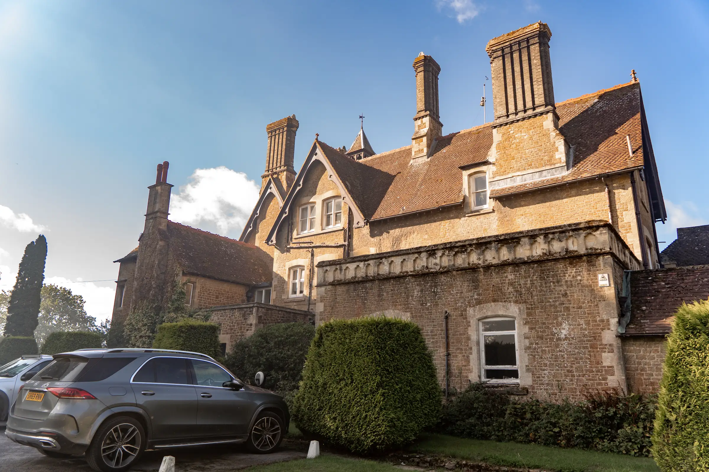 Longdene House, Hedgehog Lane, Haslemere, home of the Equimotion practice office